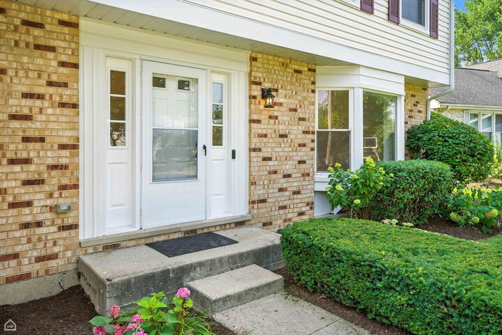 Property Photo: 1113 Lockwood Drive IL 60089