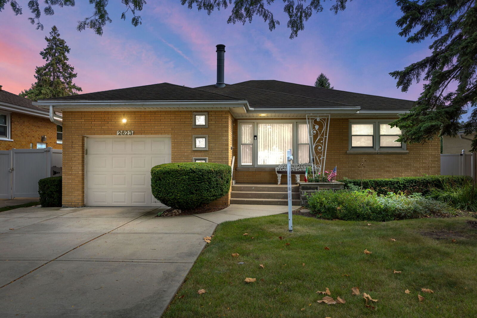 Property Photo:  2623 Sunnyside Avenue  IL 60154 