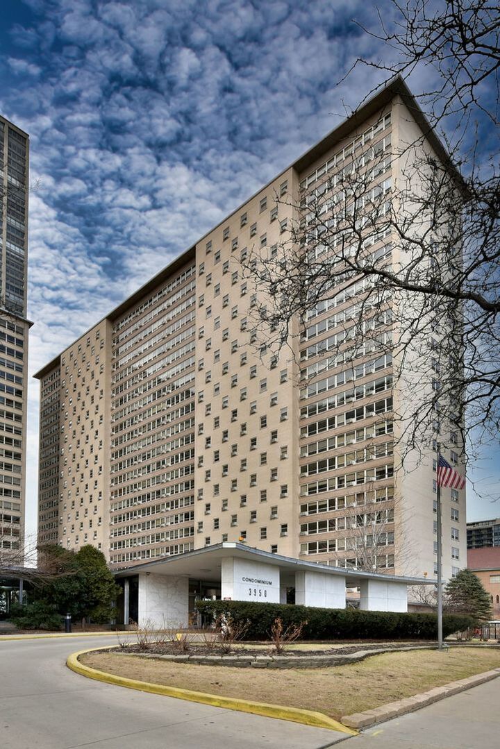 Property Photo:  3950 N Lake Shore Drive 1202  IL 60613 