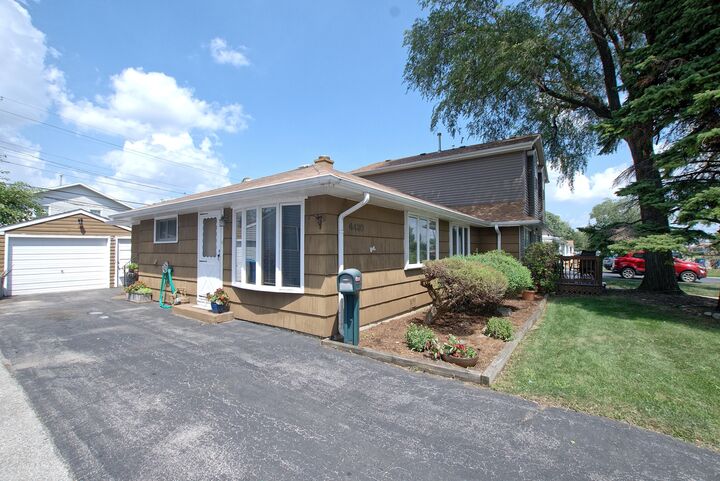 Property Photo: 4430 W 87th Place 4430 IL 60456
