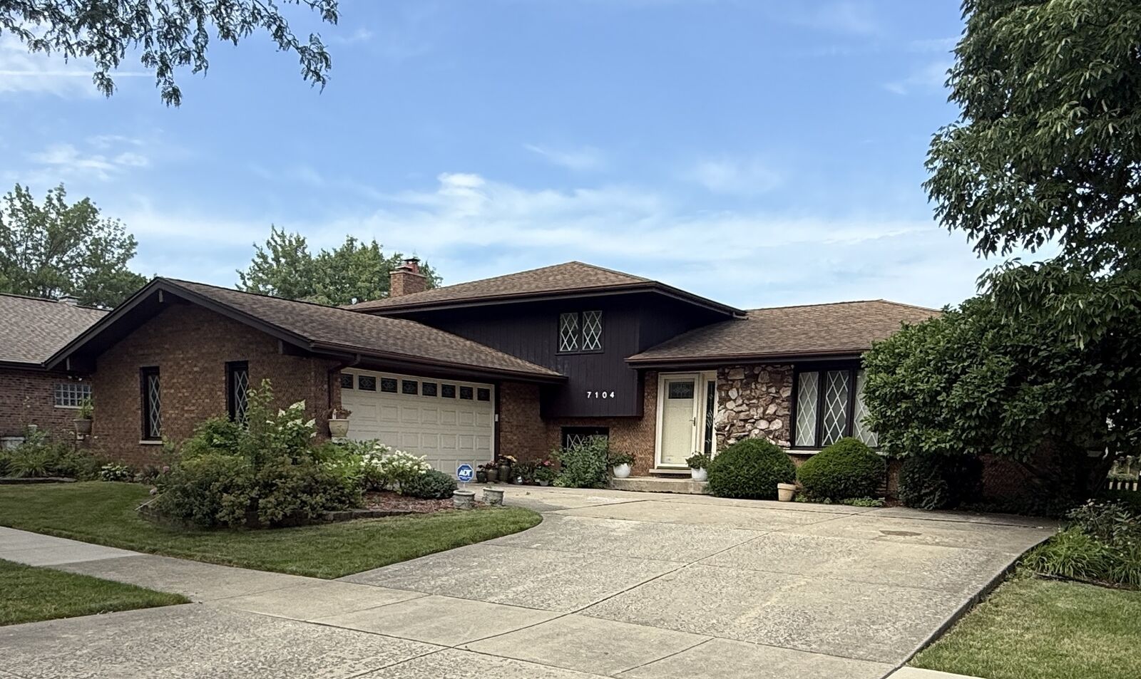 Property Photo:  