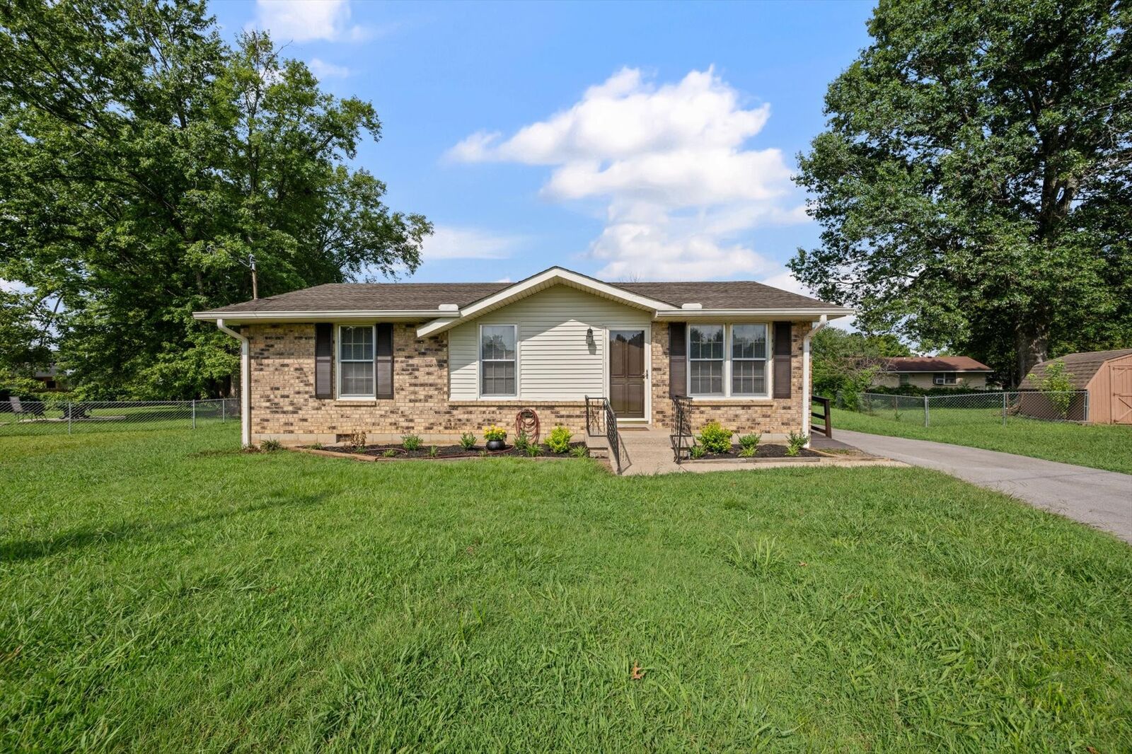 Property Photo: 1300 Mini Ct TN 37087