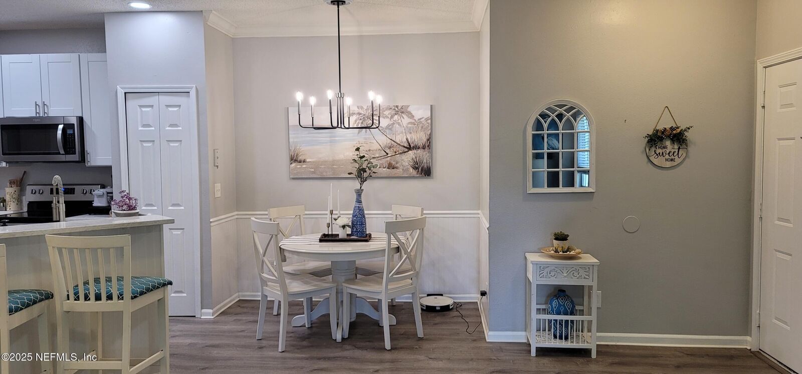 Property Photo:  10000 Gate Parkway N 1722  FL 32246 