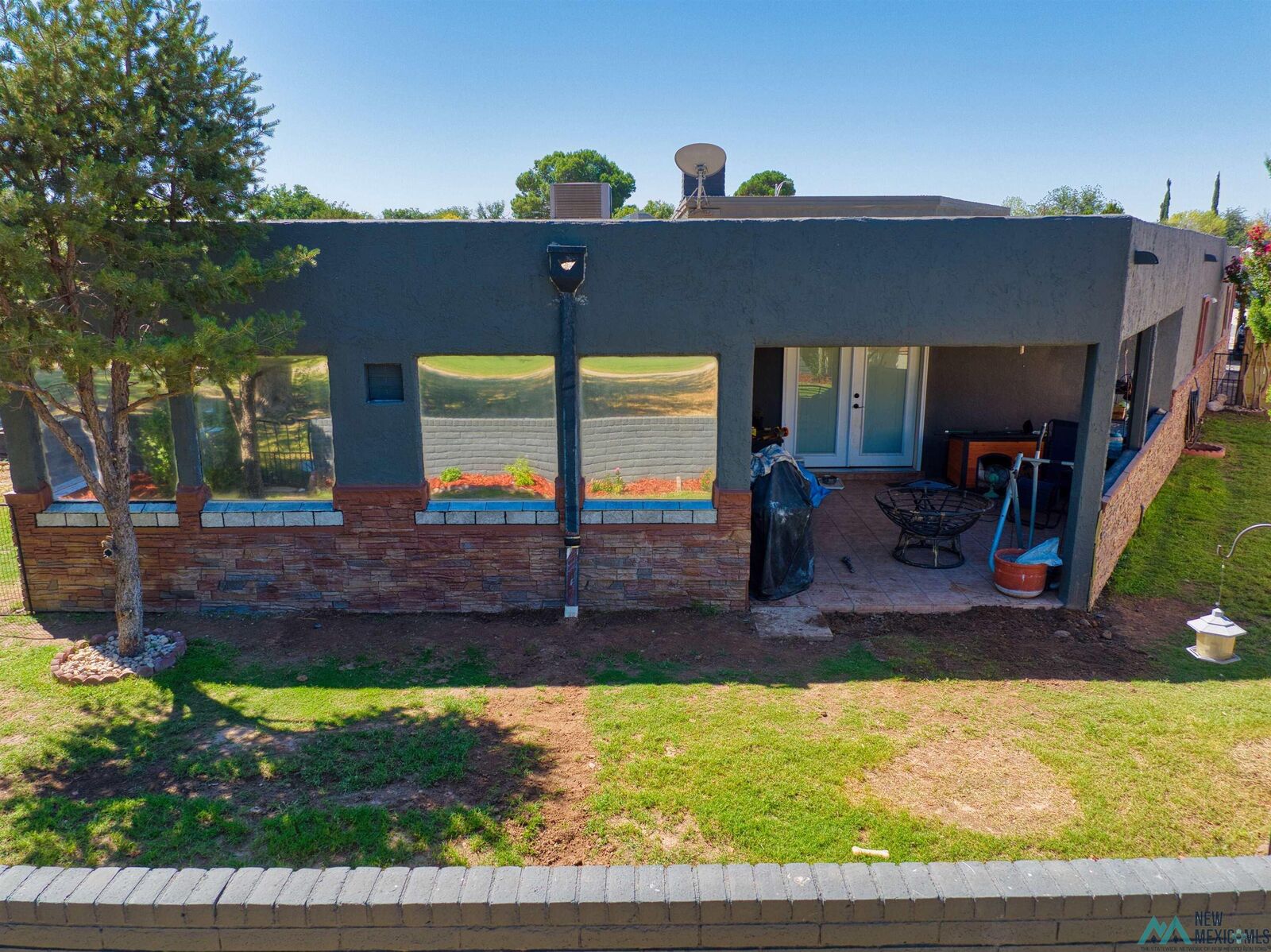 Property Photo: 1625 Desert Willow Drive NM 88220
