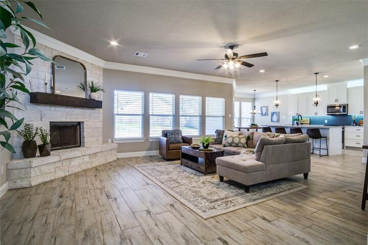 Property Photo:  148 Arrendondo Way  TX 76126 