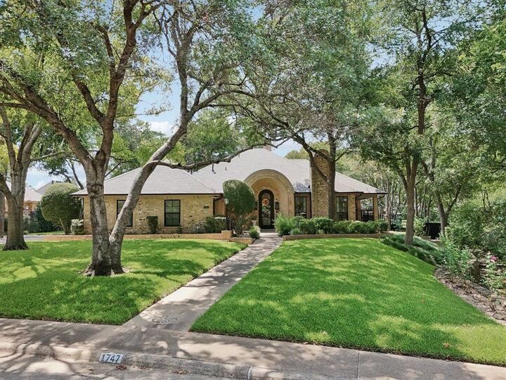 1747 Crescent Lane  Duncanville TX 75137 photo