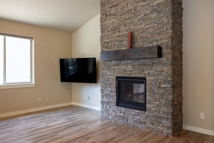 Property Photo:  51844 Hollinshead Place  OR 97739 
