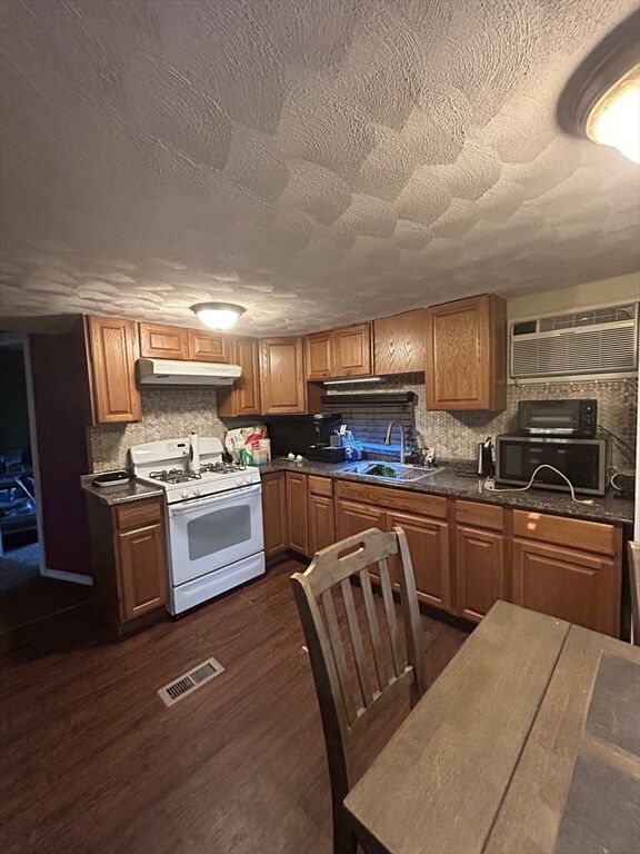 Property Photo:  189 Lakeview Street  MA 01876 