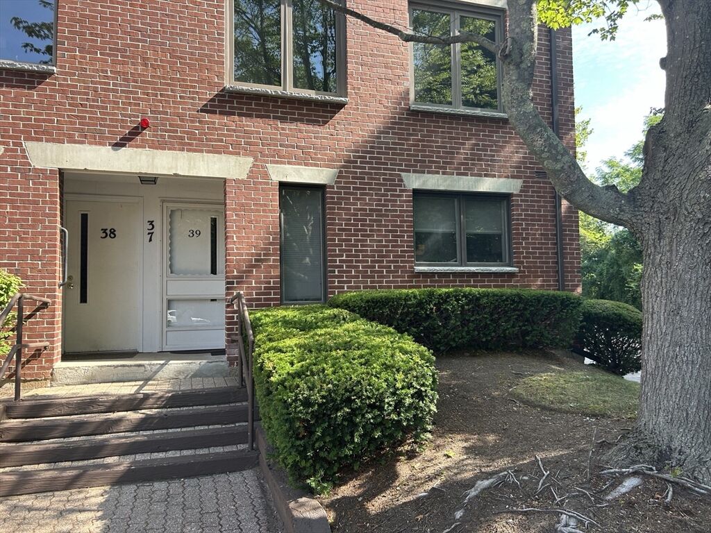 Property Photo:  126 Merrimac Street 37  MA 01950 