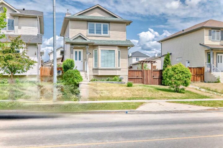 Property Photo:  160 Taradale Drive NE  AB T3J 5G3 