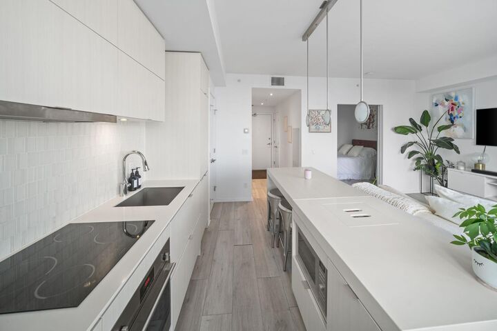 Property Photo: 615 6 Avenue SE 1403 AB T2G 1S2