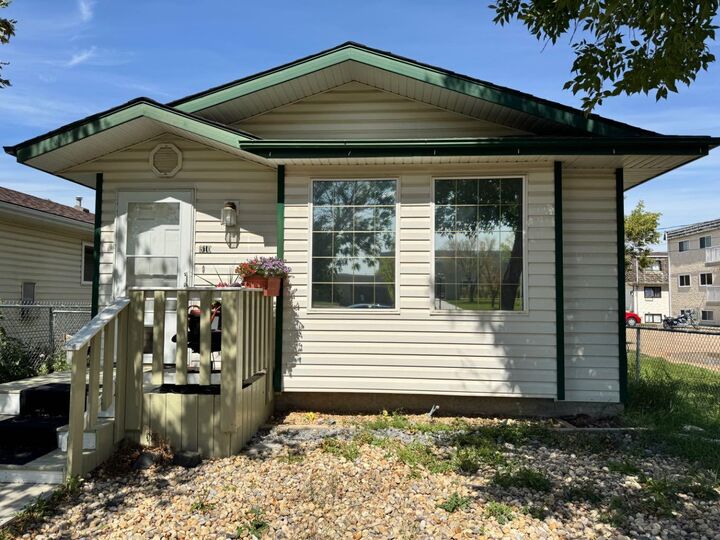 Property Photo: 510 3 Avenue W AB T0J 0Y3