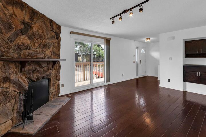 Property Photo:  4527 73 Street NW 5  AB T3B 2M3 