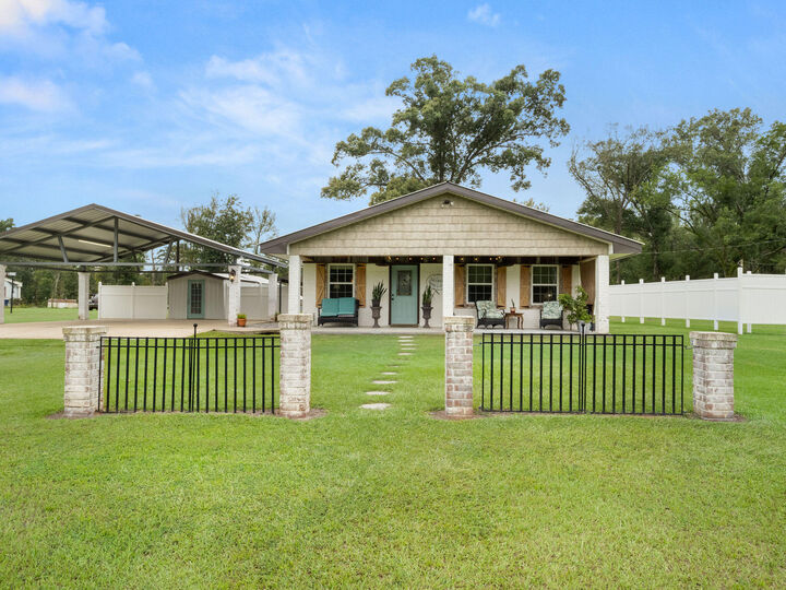 Property Photo:  12180 La-465  LA 71446 