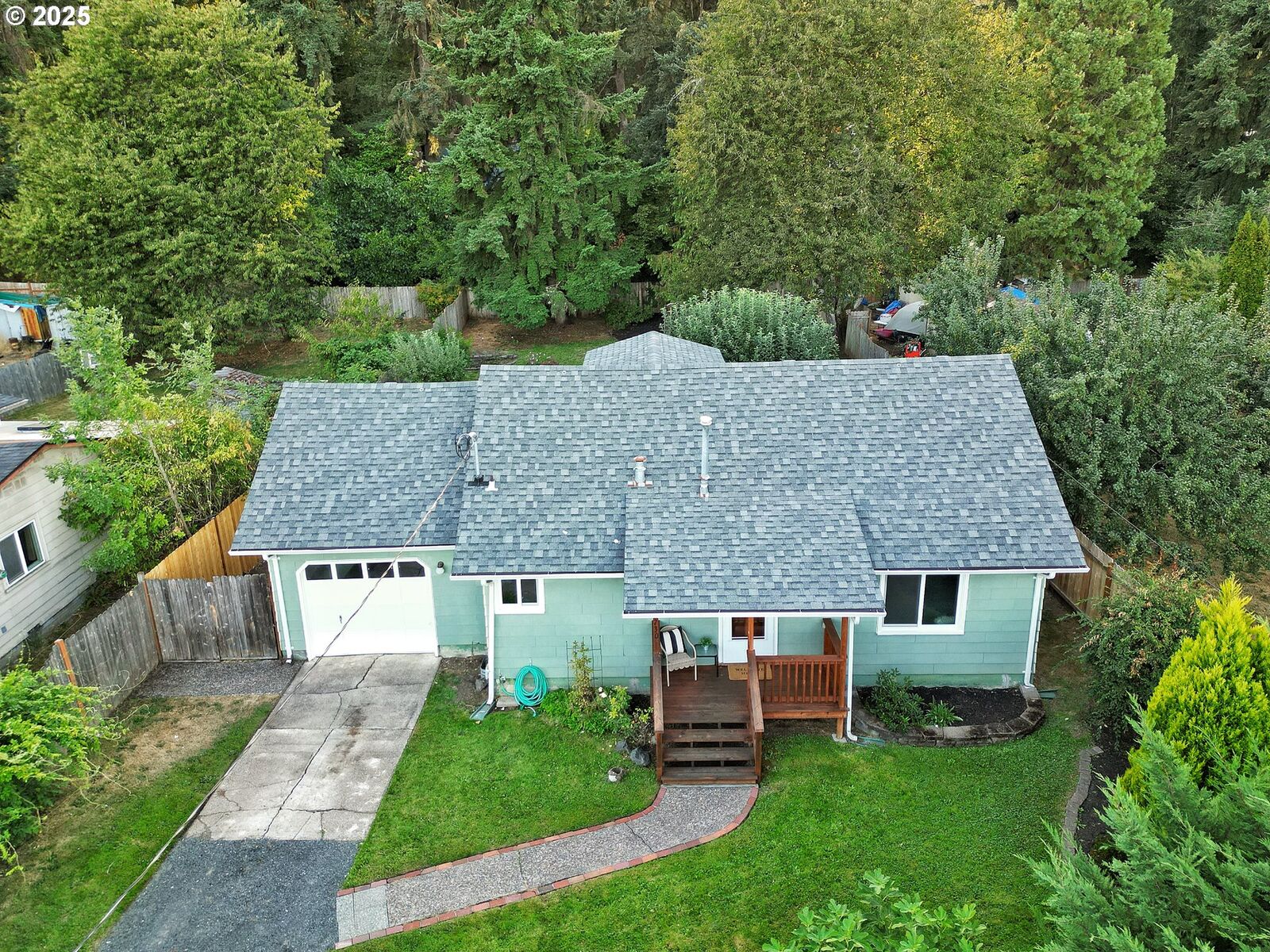 Property Photo: 1730 Augusta St OR 97403