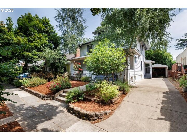 Property Photo:  2324 NE 8th Ave  OR 97212 