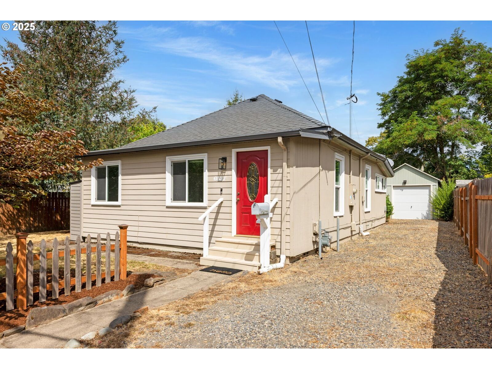 Property Photo:  6037 SE Francis St  OR 97206 