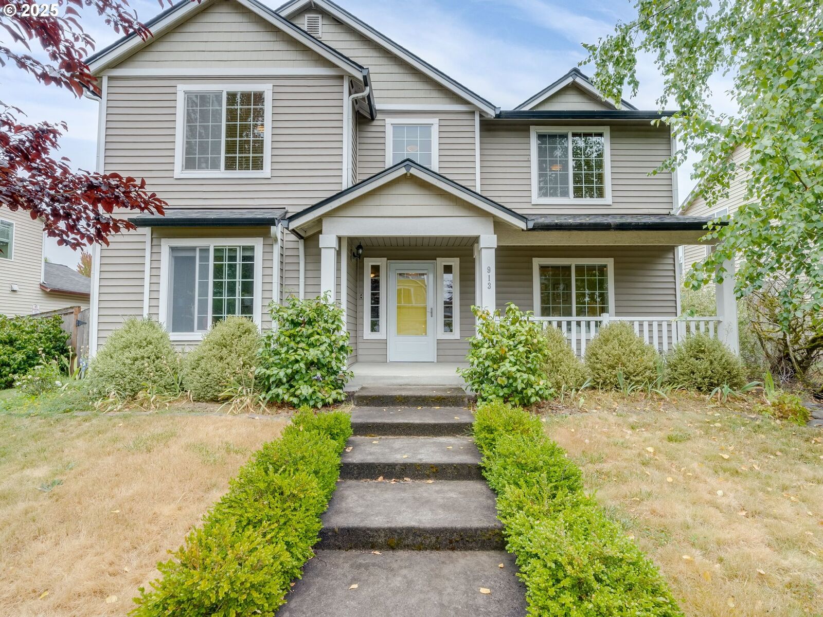 Property Photo:  913 NW 16th Ct  WA 98604 