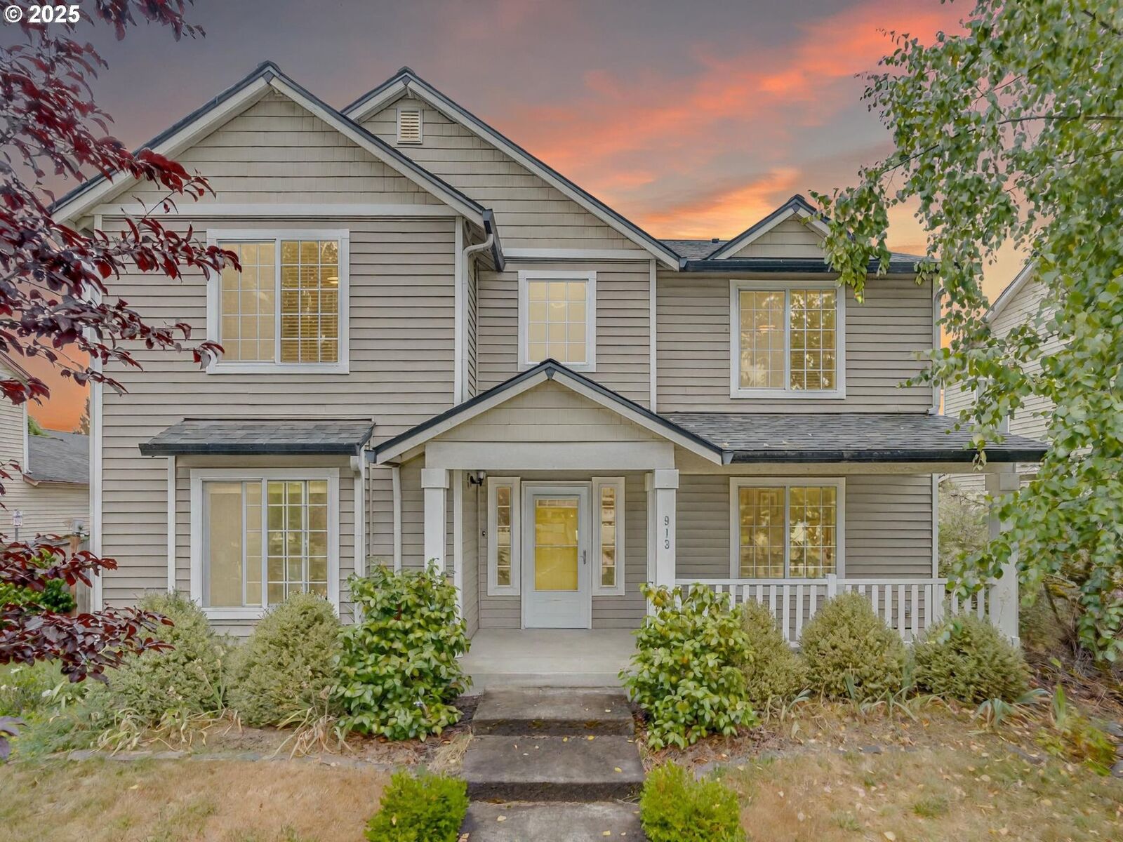 Property Photo:  913 NW 16th Ct  WA 98604 