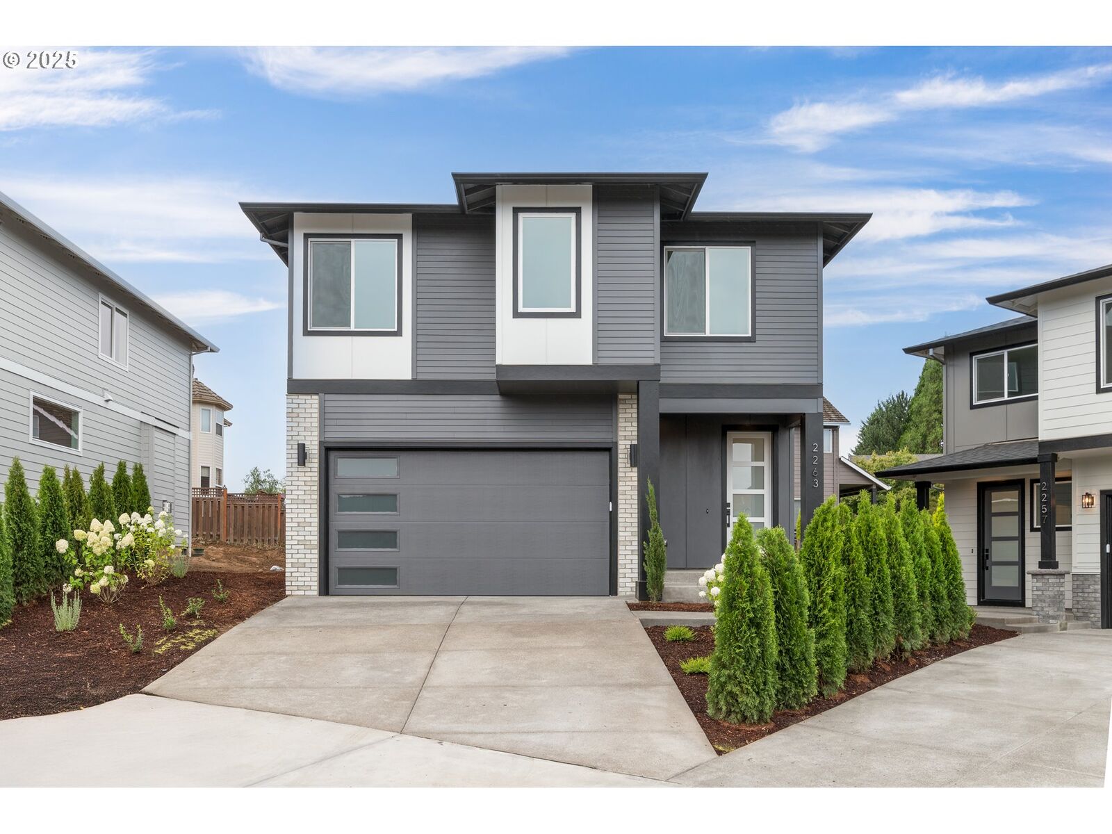 Property Photo: 2263 SW Phyllis Pl OR 97080