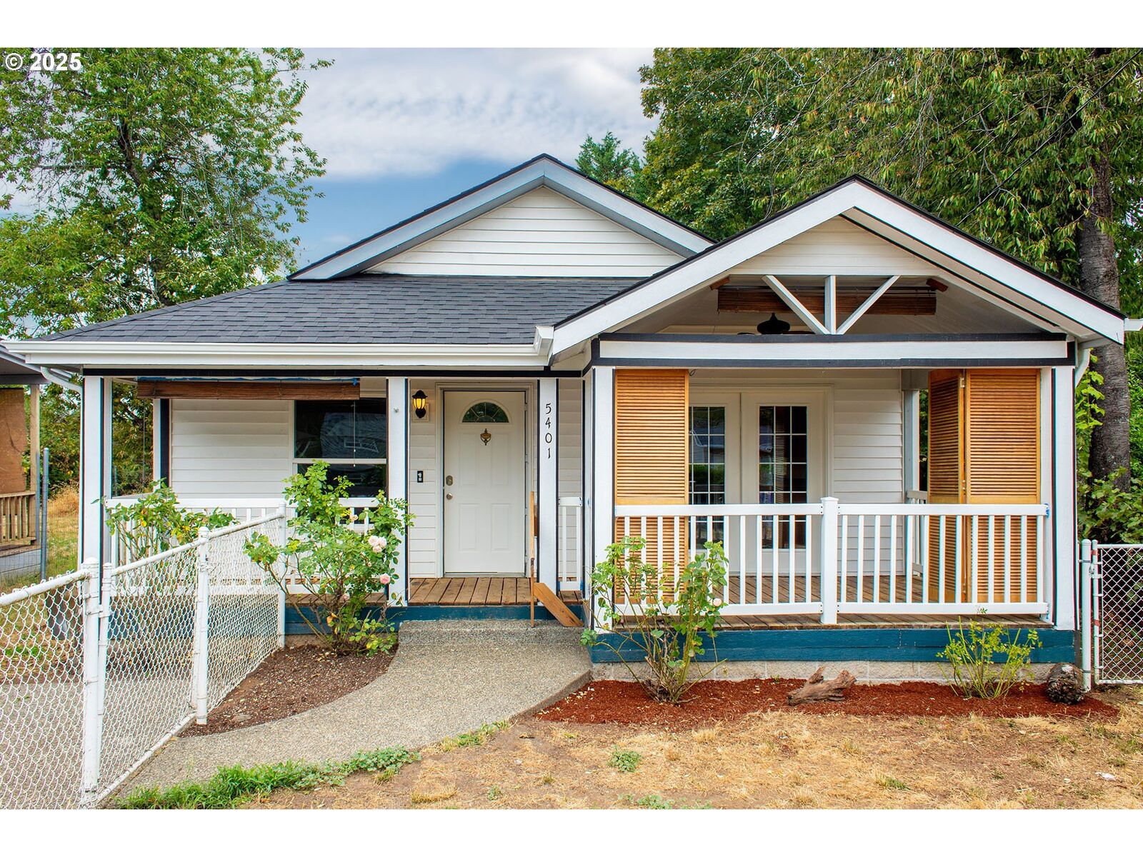 Property Photo: 5401 SE 97th Ave OR 97266