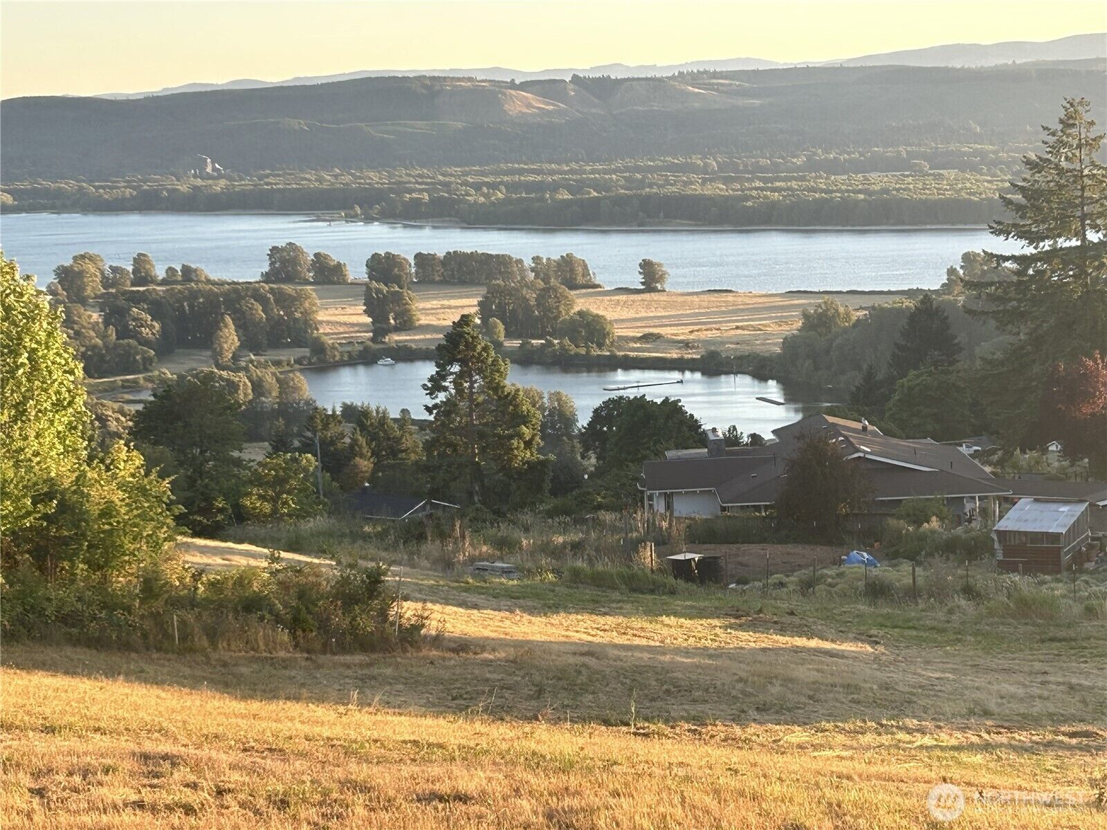 Property Photo:  110  Jade Street  WA 98674 