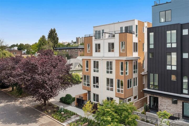 222 D  10th Avenue E  Seattle WA 98102 photo