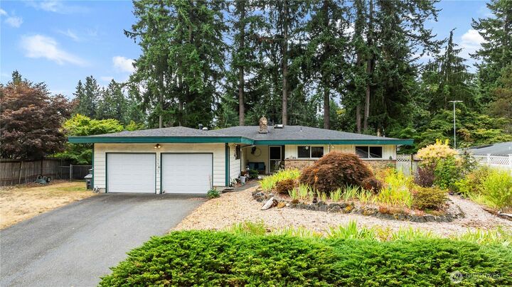 Property Photo:  16433 SE 147th Street  WA 98059 