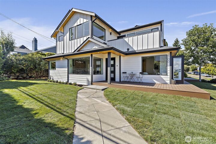 Property Photo:  2700 W Smith Street  WA 98199 