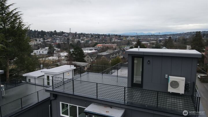 Property Photo: 631 W Emerson Street WA 98119