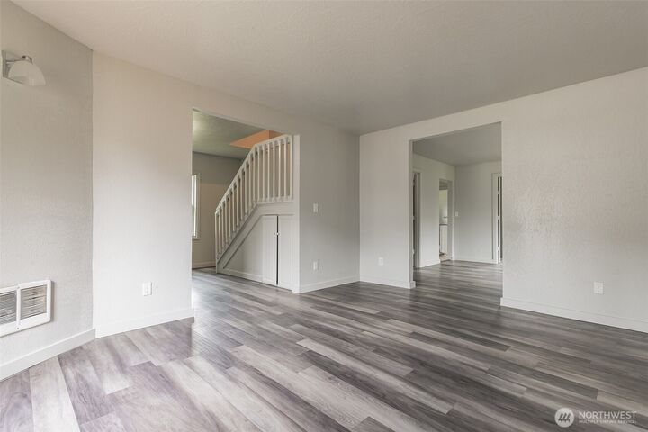 Property Photo: 820 N 1st Avenue WA 98626