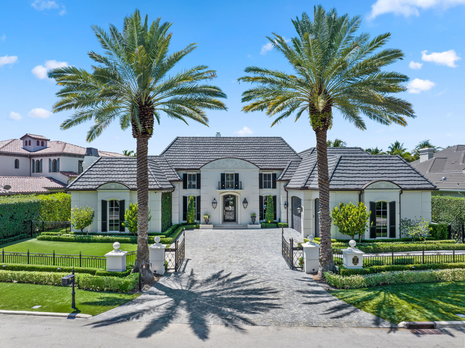 Property Photo:  377 E Coconut Palm Road  FL 33432 
