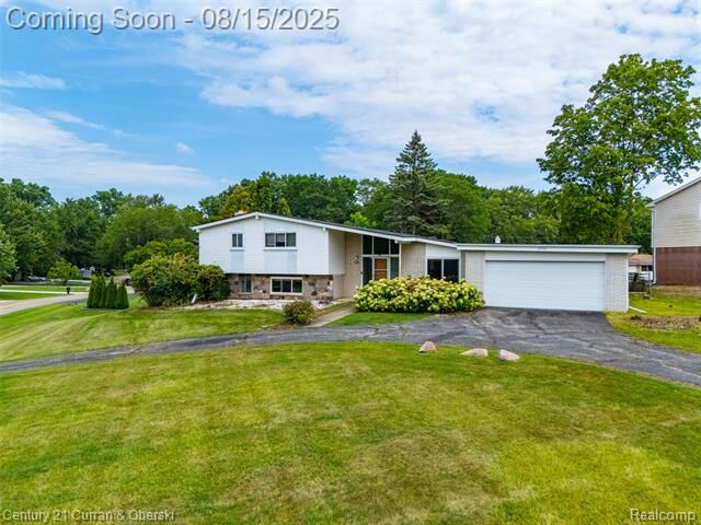 Property Photo:  5590 Pembury Ln  MI 48322 