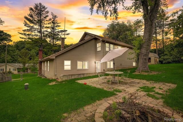 Property Photo:  8954 Woodlawn Avenue  MI 48348 