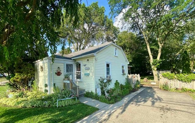 Property Photo:  23240 Eureka Avenue  MI 48091 