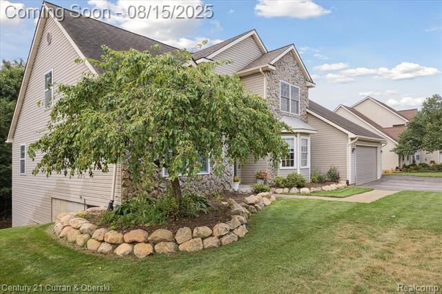 Property Photo:  4025 Forest Edge Drive  MI 48382 
