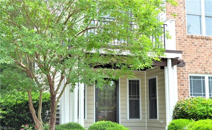Property Photo: 991 Hollymeade Cir VA 23602