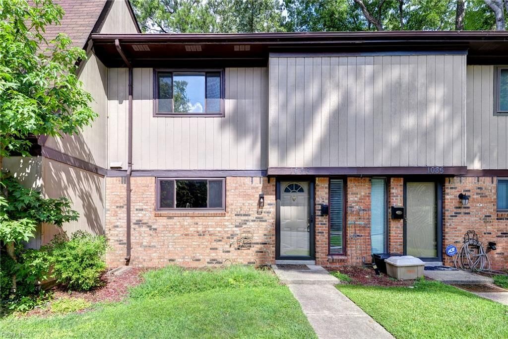 Property Photo:  1083 Willow Green Dr  VA 23602 
