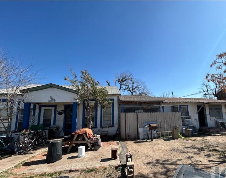 Property Photo:  420 N Malone St  TX 76903 