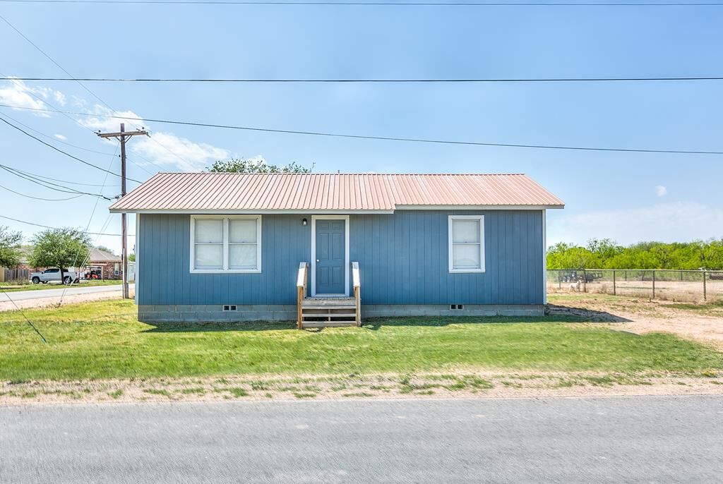 Property Photo: 901 Labadie TX 76951