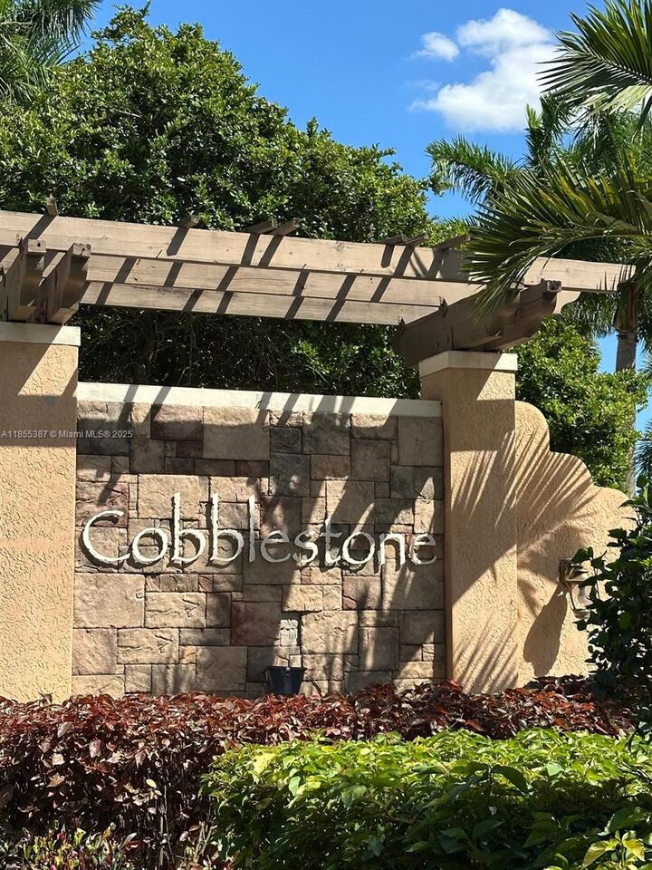 Property Photo: 1422 SW 147th Ter FL 33027