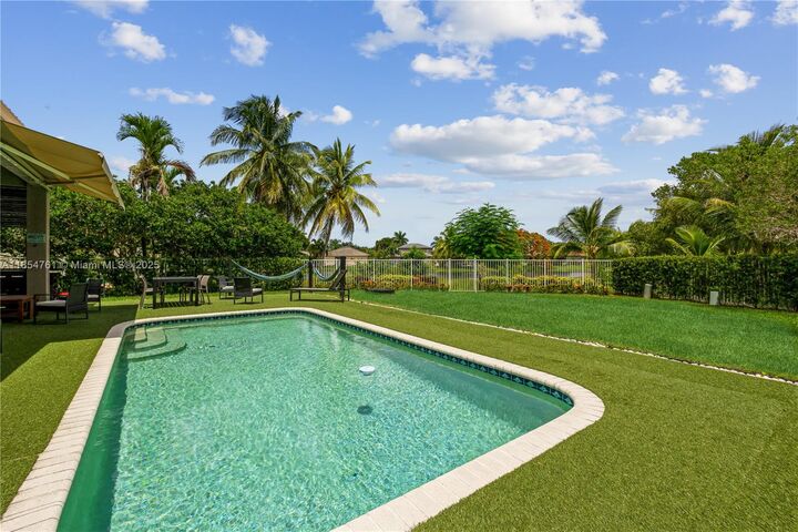 Property Photo:  4202 Sabal Ridge Cir  FL 33331 