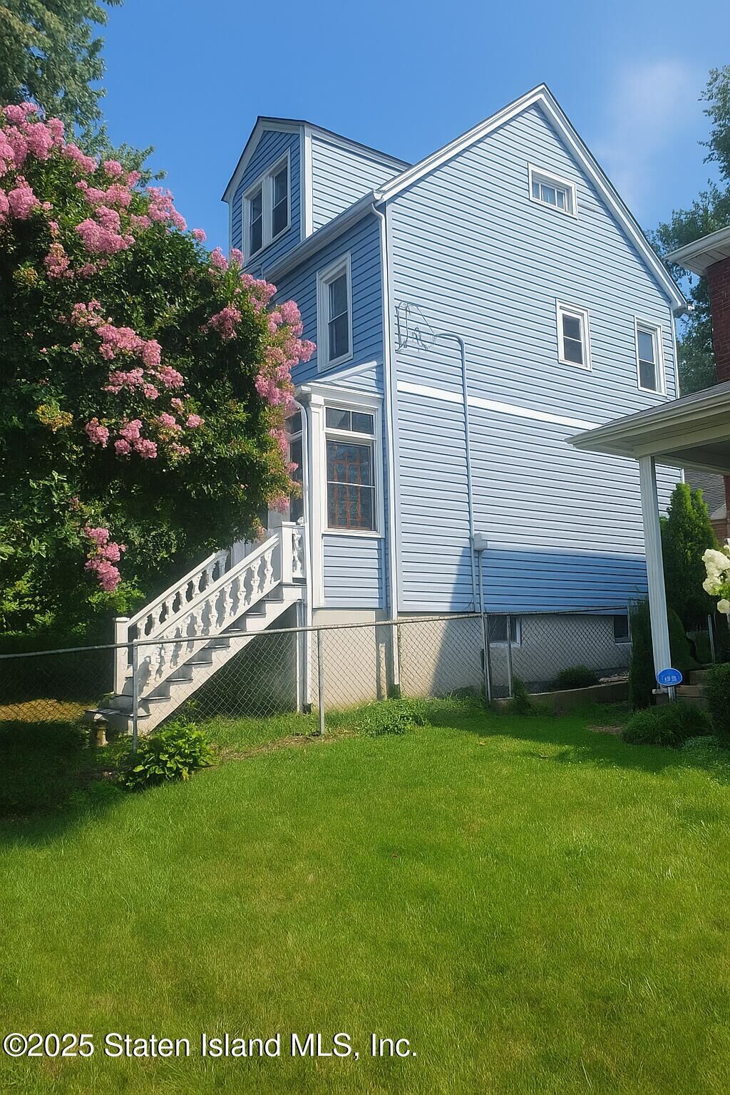 Property Photo:  486 Henderson Avenue  NY 10310 