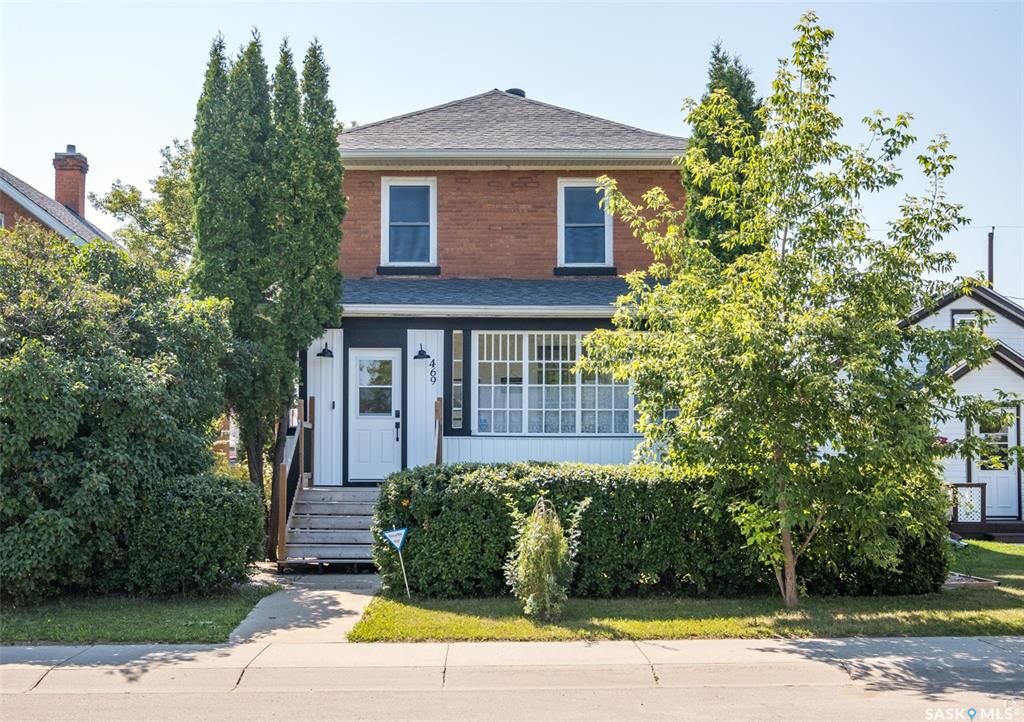 Property Photo: 469 8th Street E SK S6V 0W3