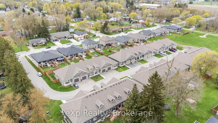 Property Photo:  24 George Street N 4  ON N0G 1Z0