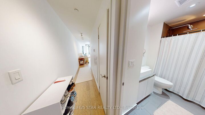 Property Photo:  111 Bathurst Street Unit 714  ON M5V 0M9 