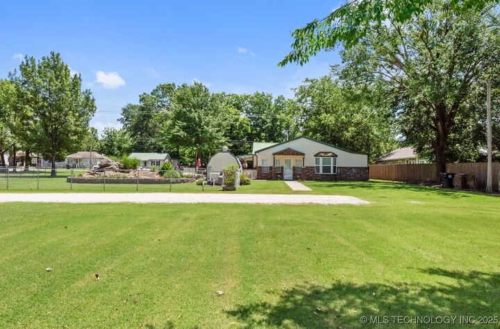 Property Photo:  528 S Guthrie Avenue  OK 74429 