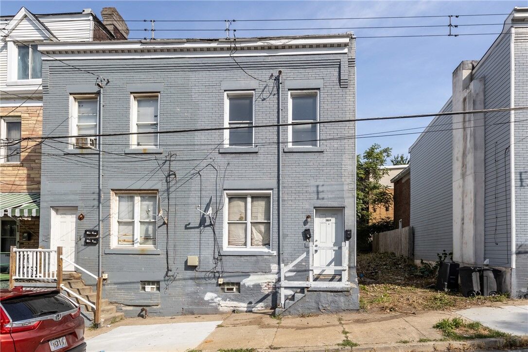 Property Photo:  2809 Wylie Avenue  PA 15219 