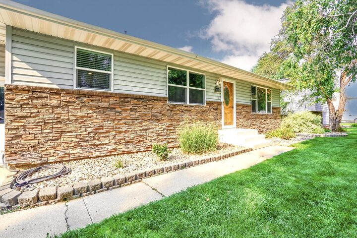 Property Photo:  2119 SE 12th Ave  SD 57401 