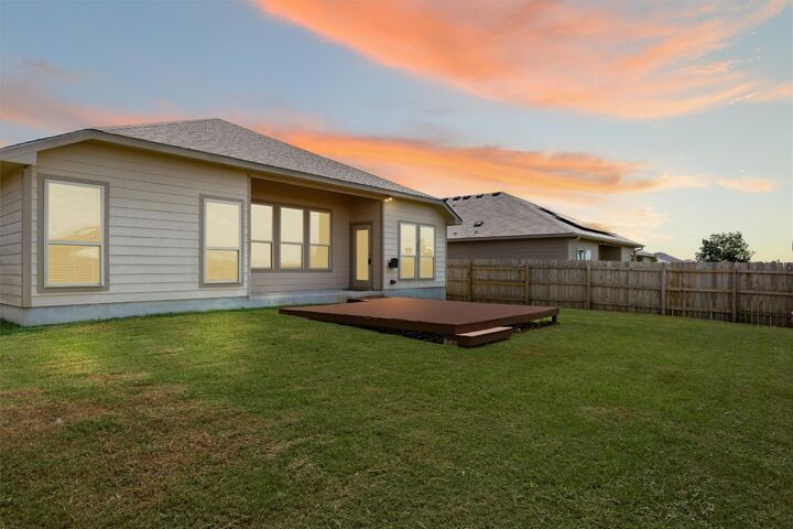 Property Photo: 504 Parkfield Lane TX 76502